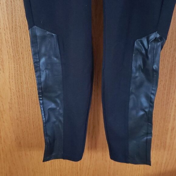 NWOT Old Navy Black Leggings with Faux Leather Accents on Legs Sz SP - Picture 2 of 6